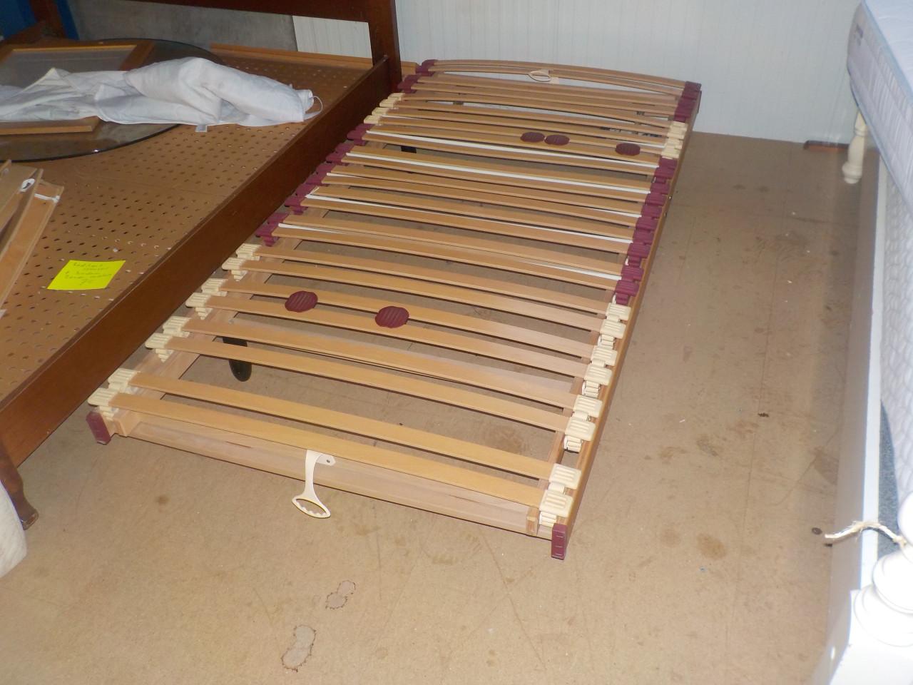 In zeer goede staat verstelbare lattenbodem op zeer stevige poten 100 x 200