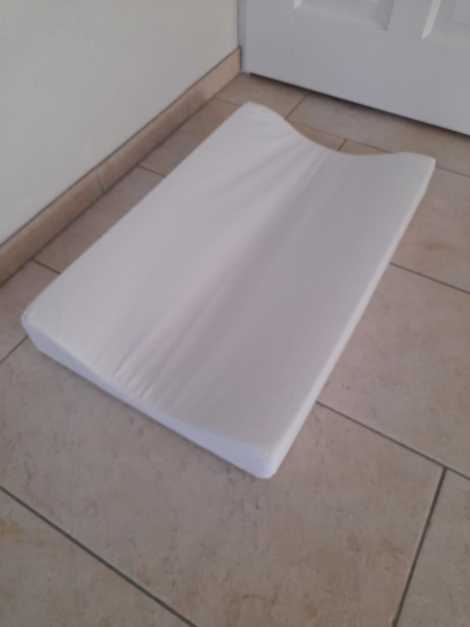 Aankleedkussen met hoes (z.g.a.n.)