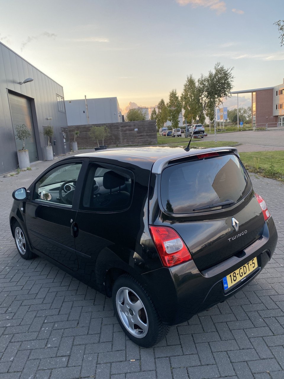 Renault Twingo 1.1 2008 Zwart | 121.330 KM NAP | NIEUWE APK!