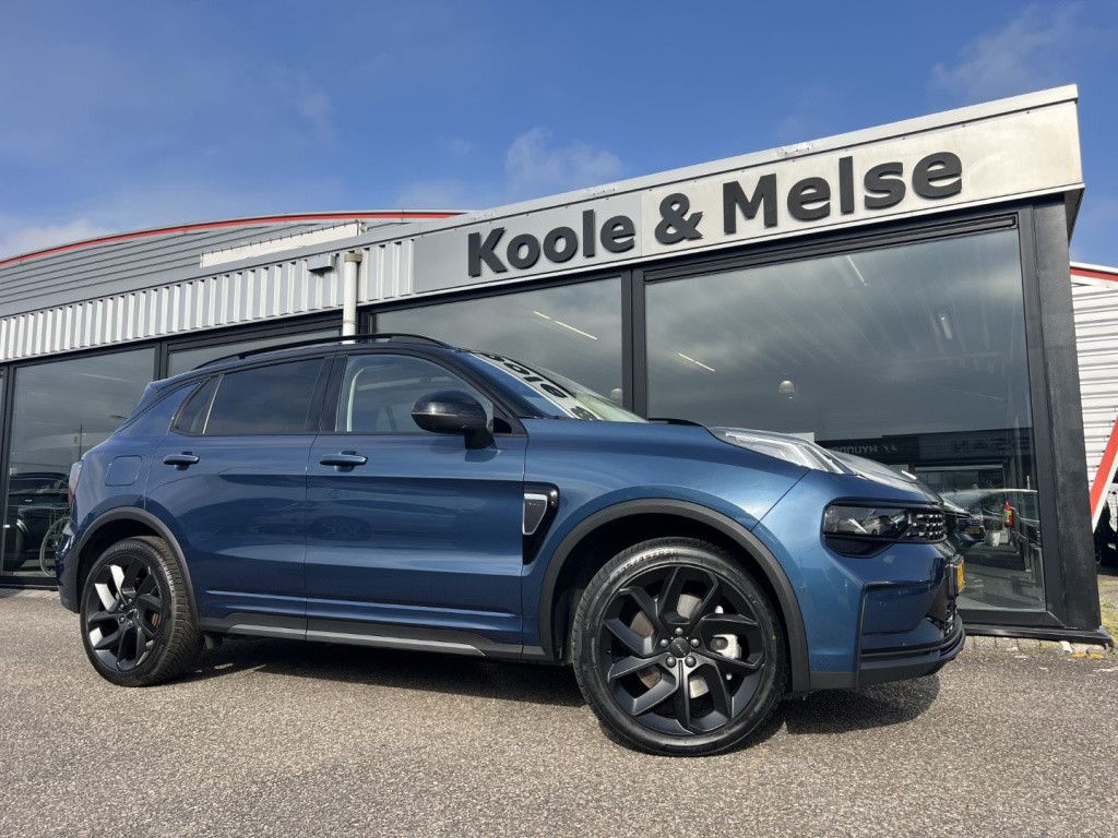 Lynk & Co 01 1.5 261pk plug in hybrid , zwarte velgen , panodak , 360 camer