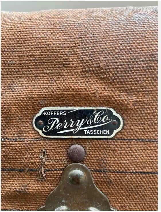 Originele antieke hutkoffer, scheepskoffer.