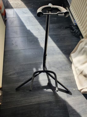 Zgan Gitaar Standaard van het duitse merk sheffield....