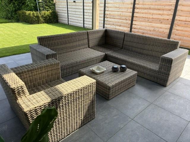 Wicker hoek lounge set met losse fauteuil en hocker