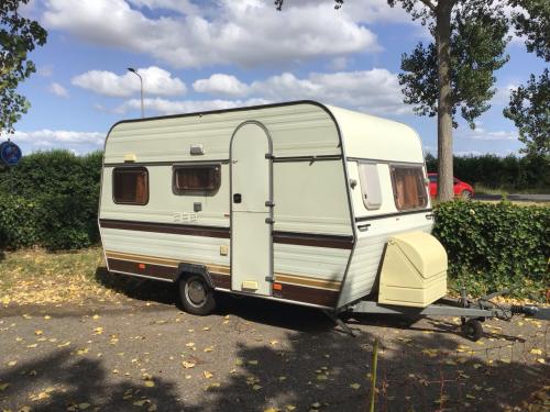 Caravan met voortent
