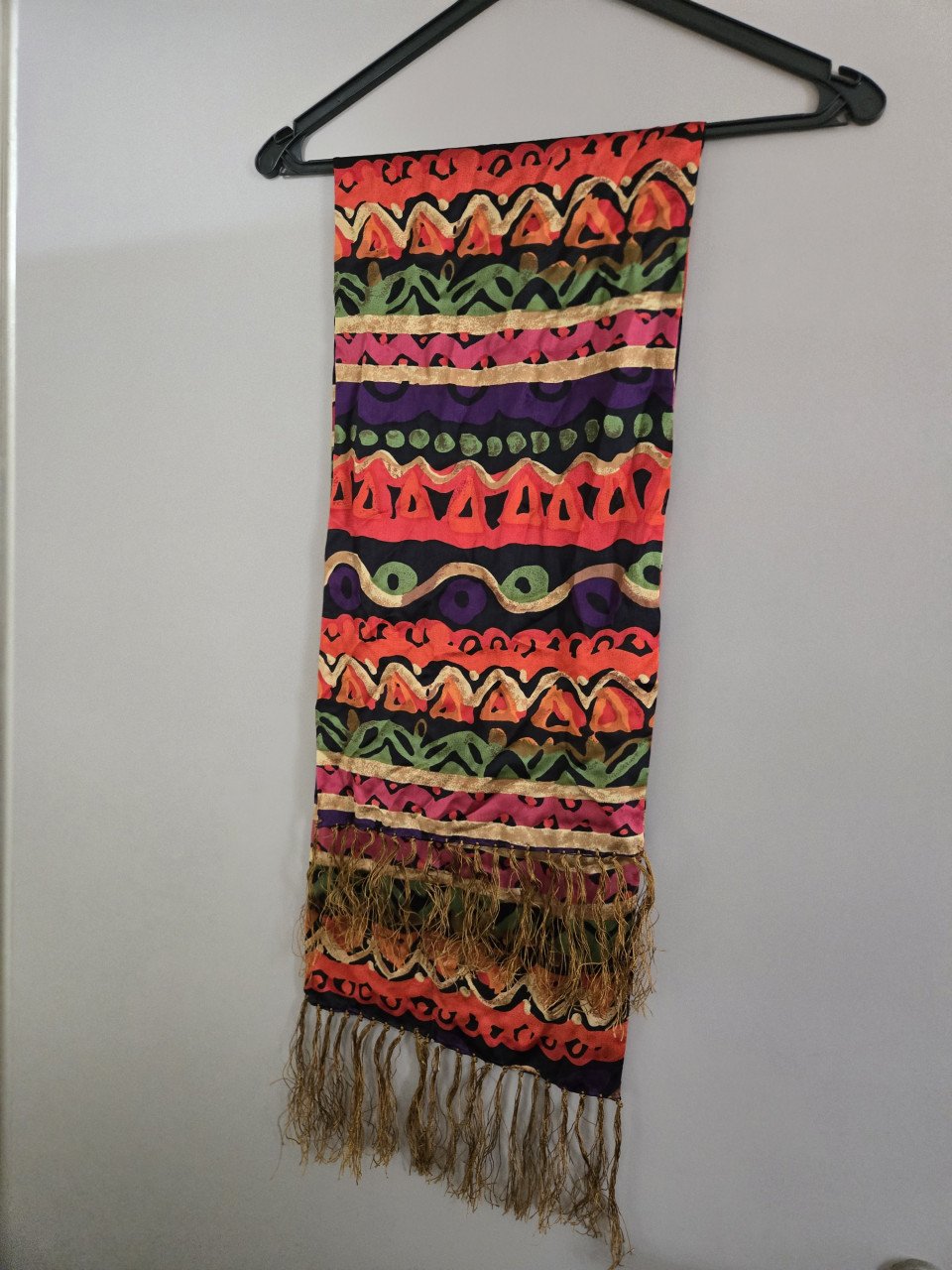 Prachtige vintage zijden sjaal met kleurrijke print 100% zijde.