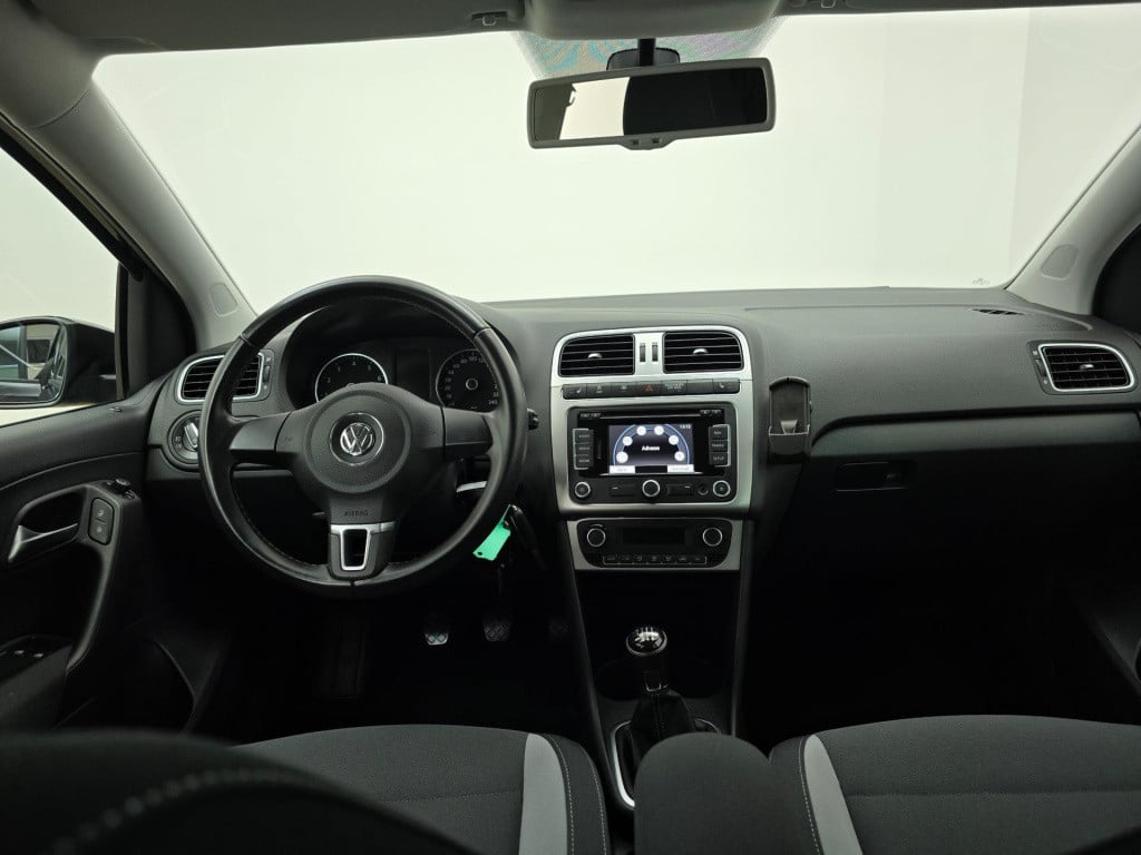 Volkswagen Polo occasion 1.2 tsi highline met parkeersensoren en 5 deurs zw