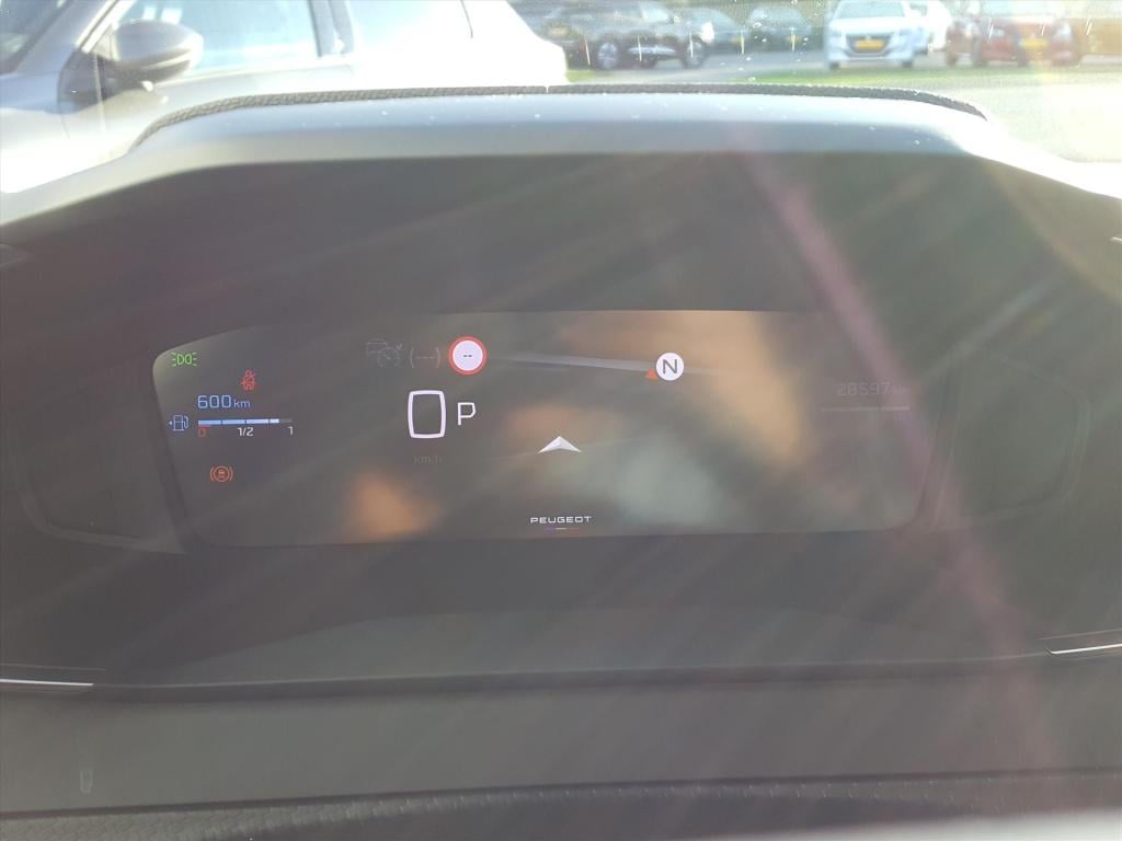 Peugeot 208 allure 1.2 mild-hybride 100pk automaat (e-dcs6) navigatie met a