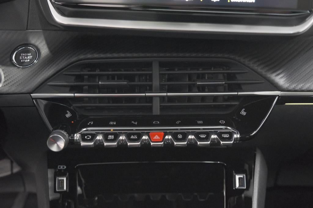 Peugeot 208 1.2 puretech 130 gt | alcantara pack | panoramadak | dodehoekde