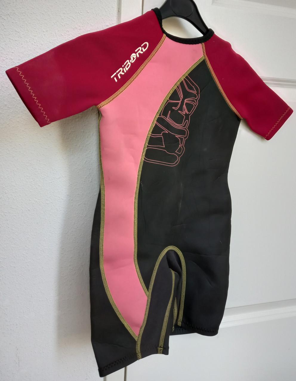 2 Neopreen surf-/zwempakjes 8jr en 10jr