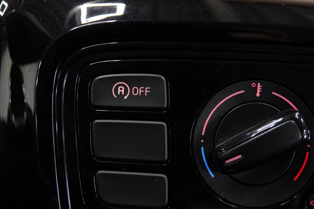 Volkswagen UP! 1.0 move up! | pdc | airco | automaat |