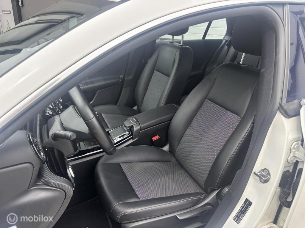 Mercedes-Benz Cla shooting brake 19 inch apple carplay 180