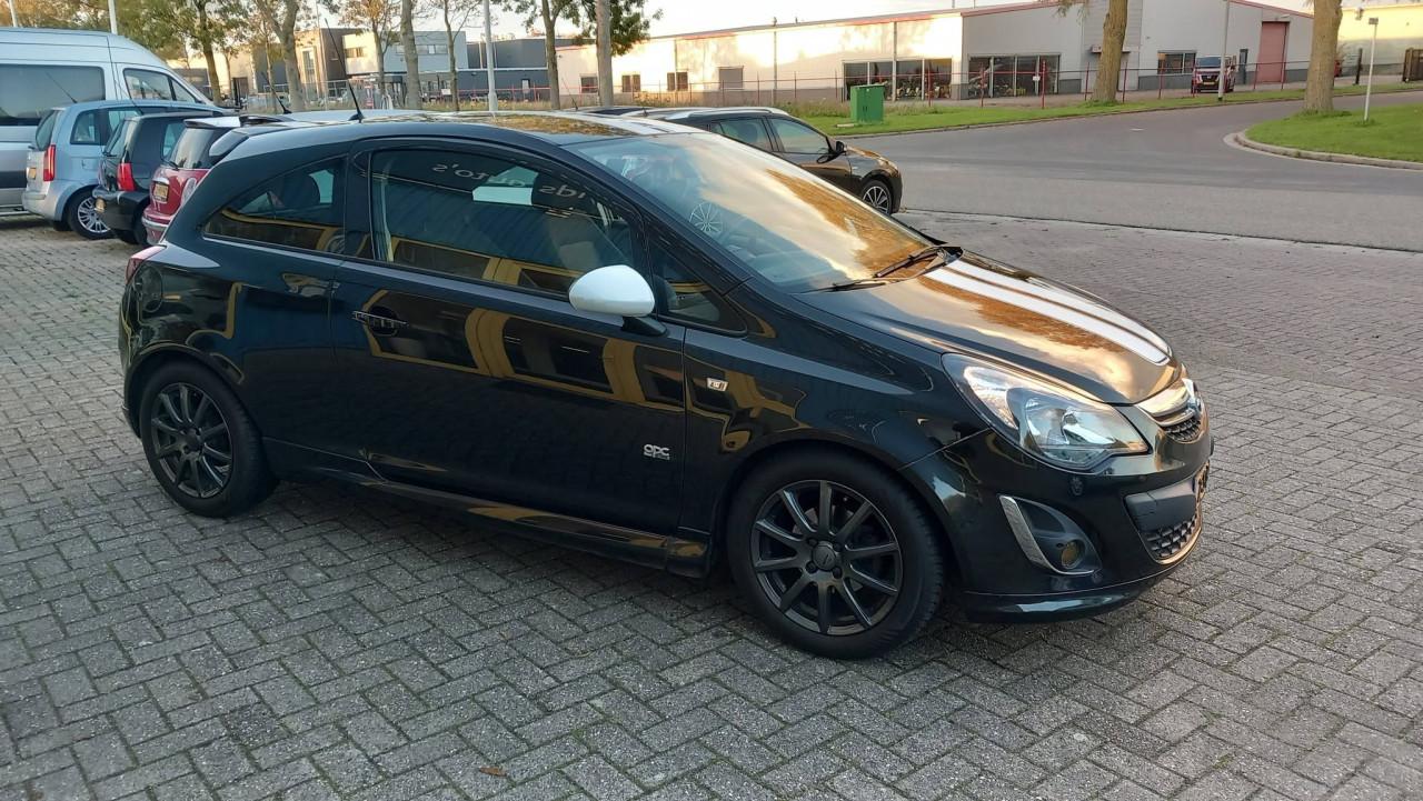 Opel Corsa 1.2 16v Cosmo AUTOMAAT !!OPC-line 3drs bj:2013 airco navigatie