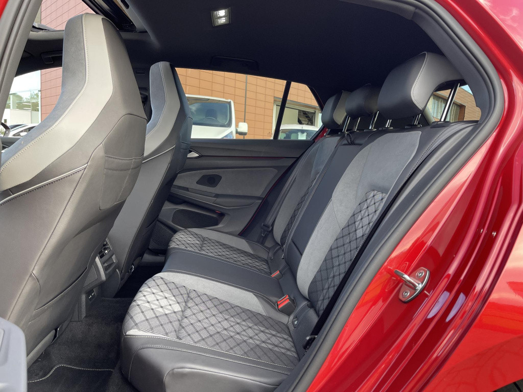 Volkswagen Golf 1.5 etsi r-line | panoramadak | harman/kardon | sportstoele