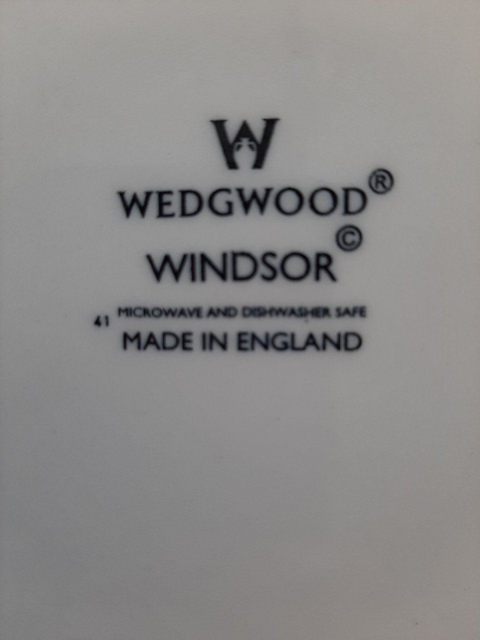 WEDGWOOD WINDSOR - 2  GROTE DINER / ONDERBORDEN - DIAMETER 31 CM
