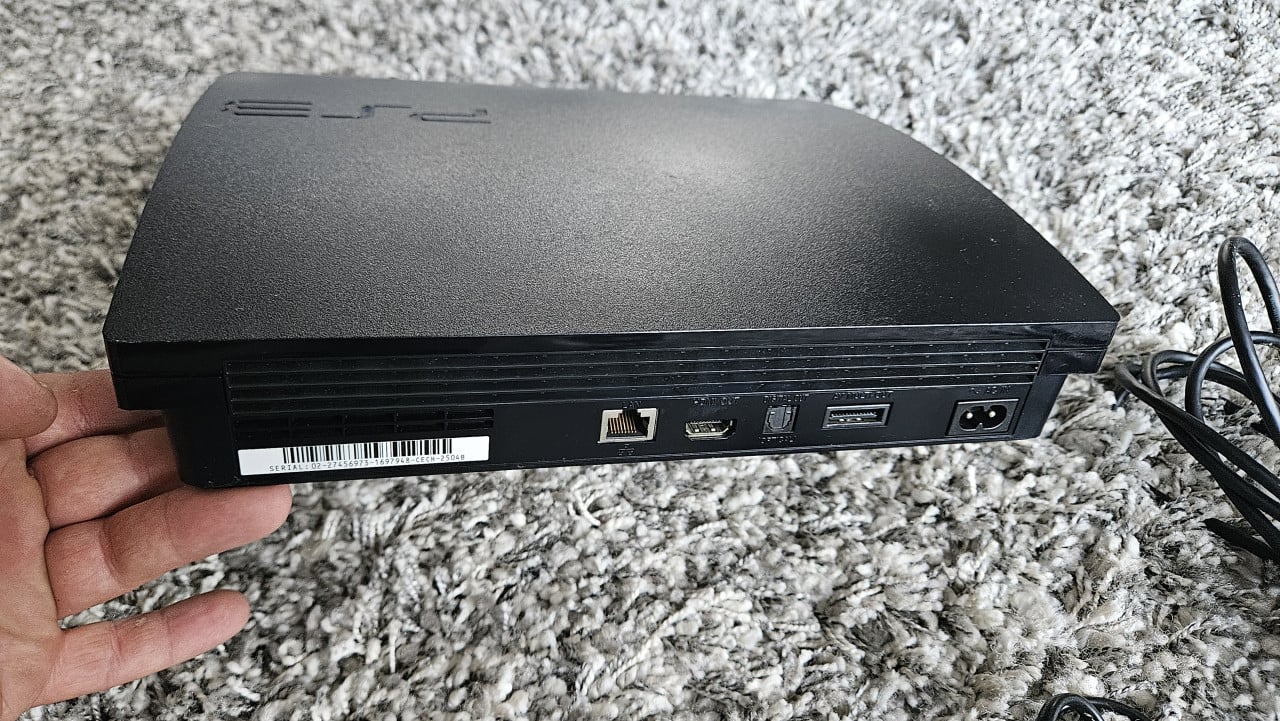 Sony PlayStation 3 Slim 250GB + FIFA 12