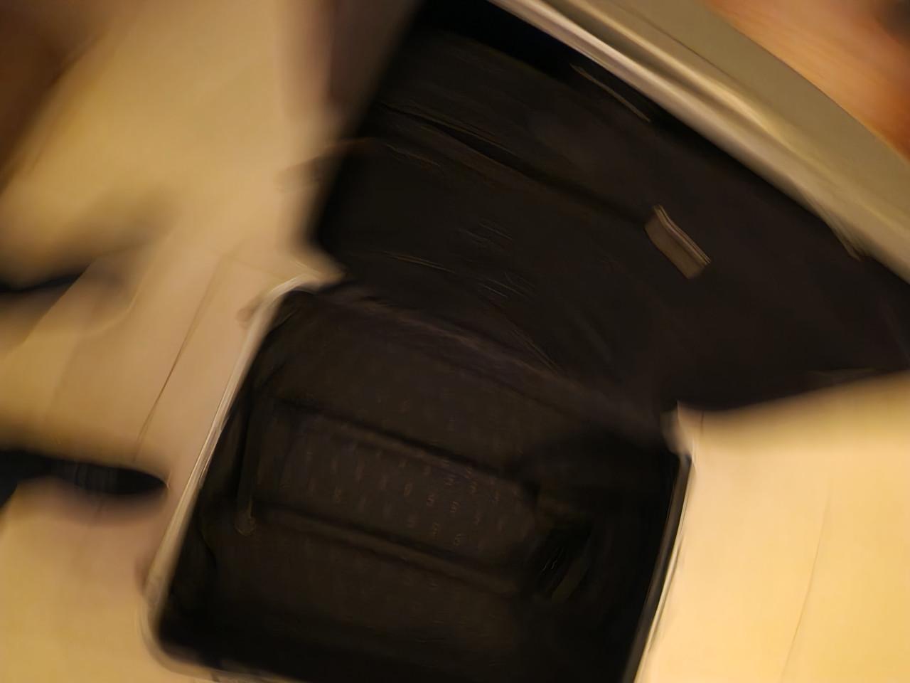 2 REISKOFFERS OP WIELEN