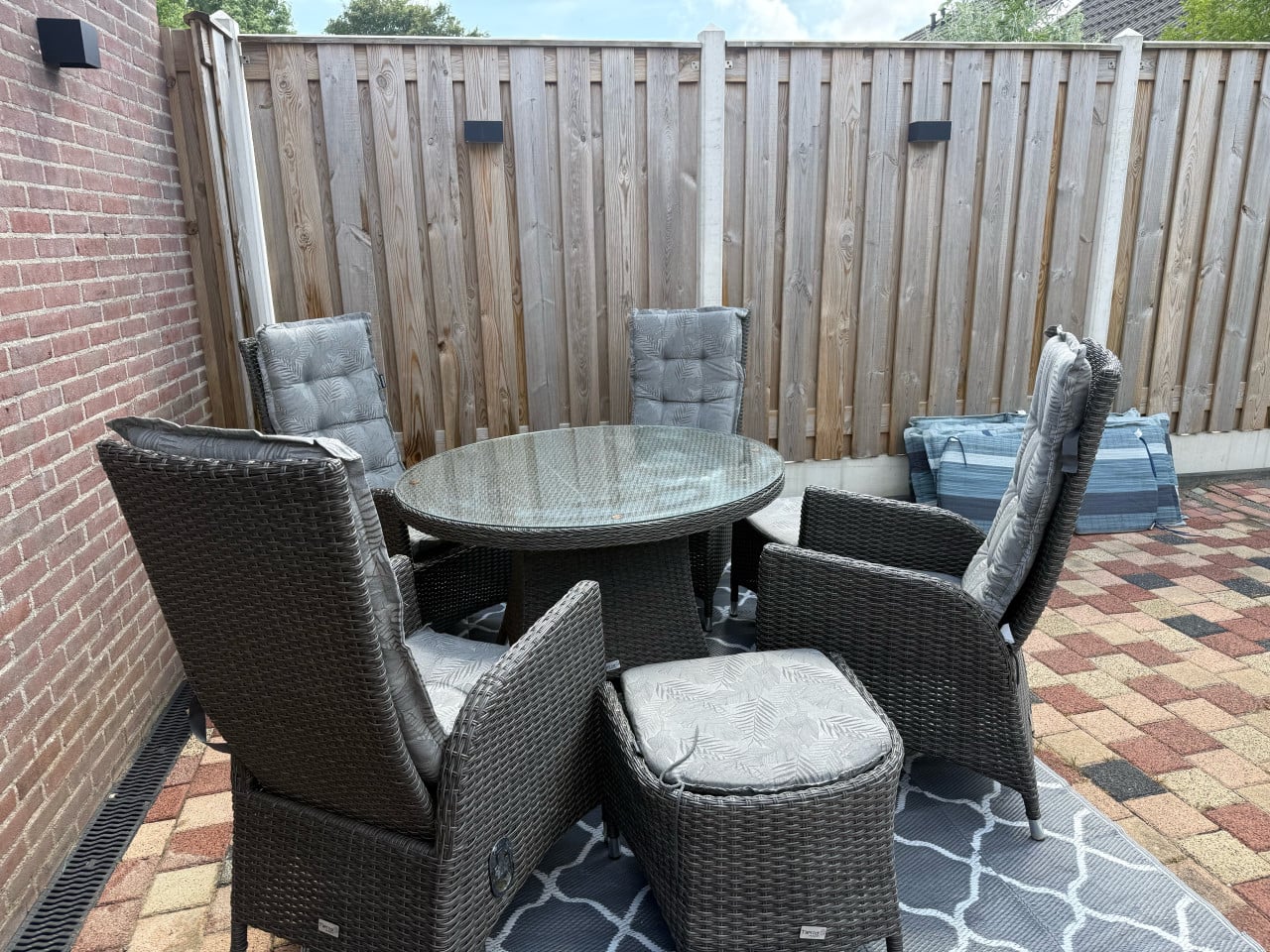 Mooi 7 delig tuinset met verstelbare stoelen!