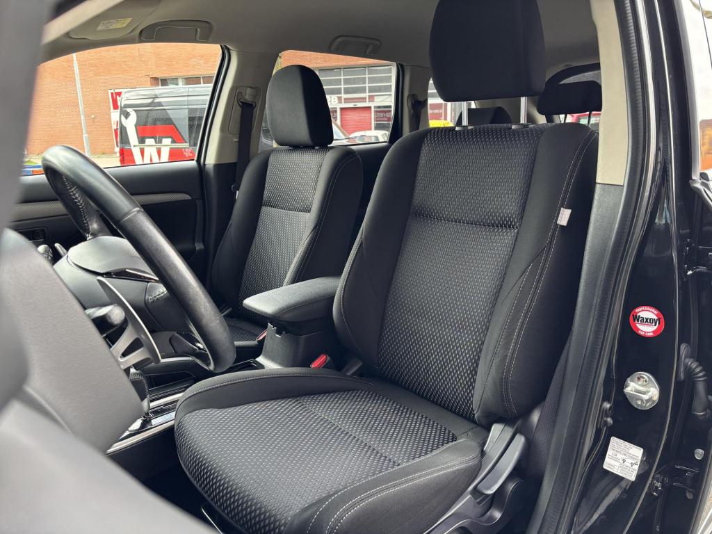 Mitsubishi Outlander 2.0 connect pro