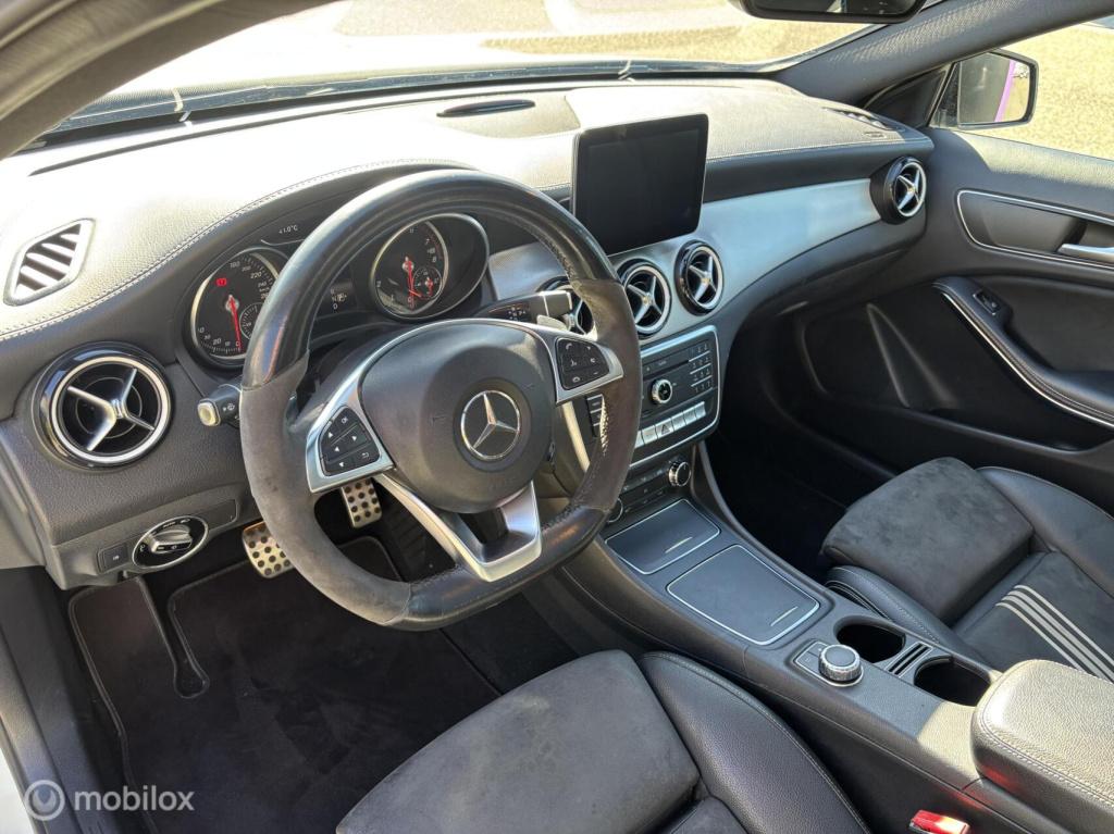 Mercedes-Benz Gla-klasse 200 premium plus amg edition