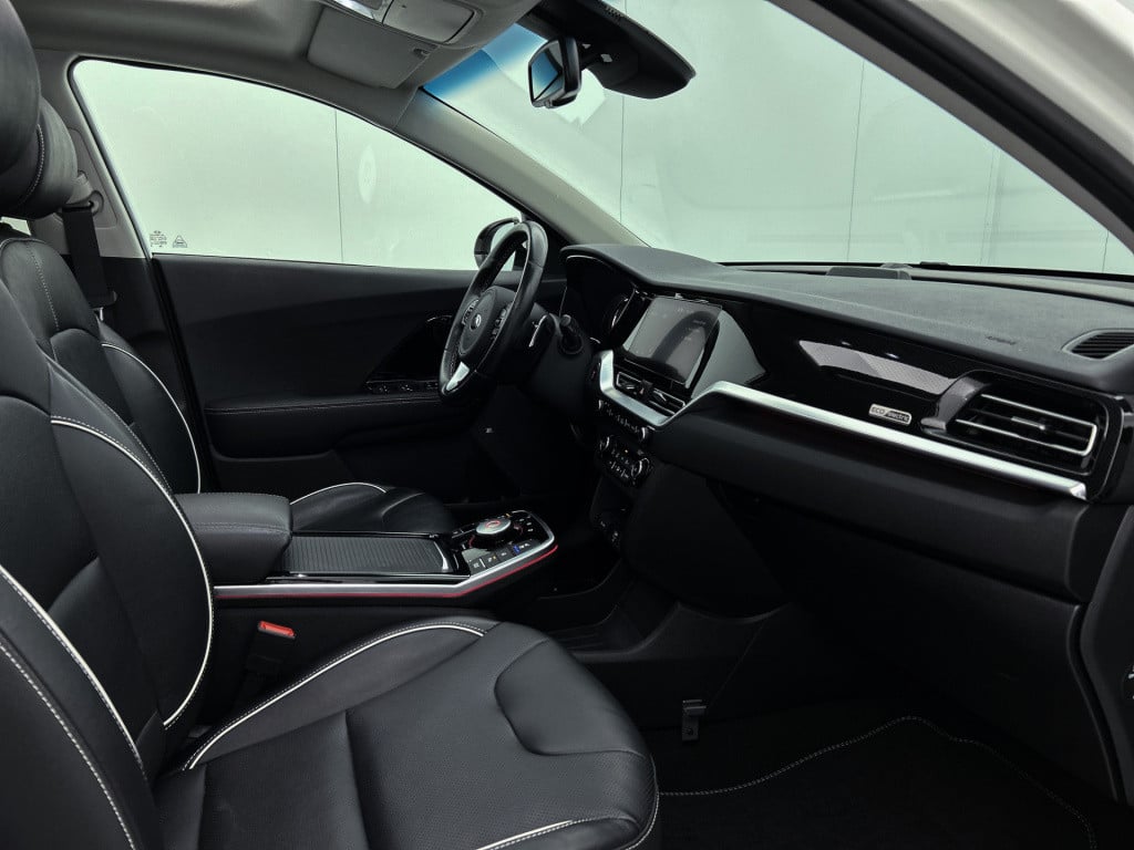 Kia E-niro executiveline 64 kwh | schuif-/kanteldak | 3-fase | jbl | stoelk