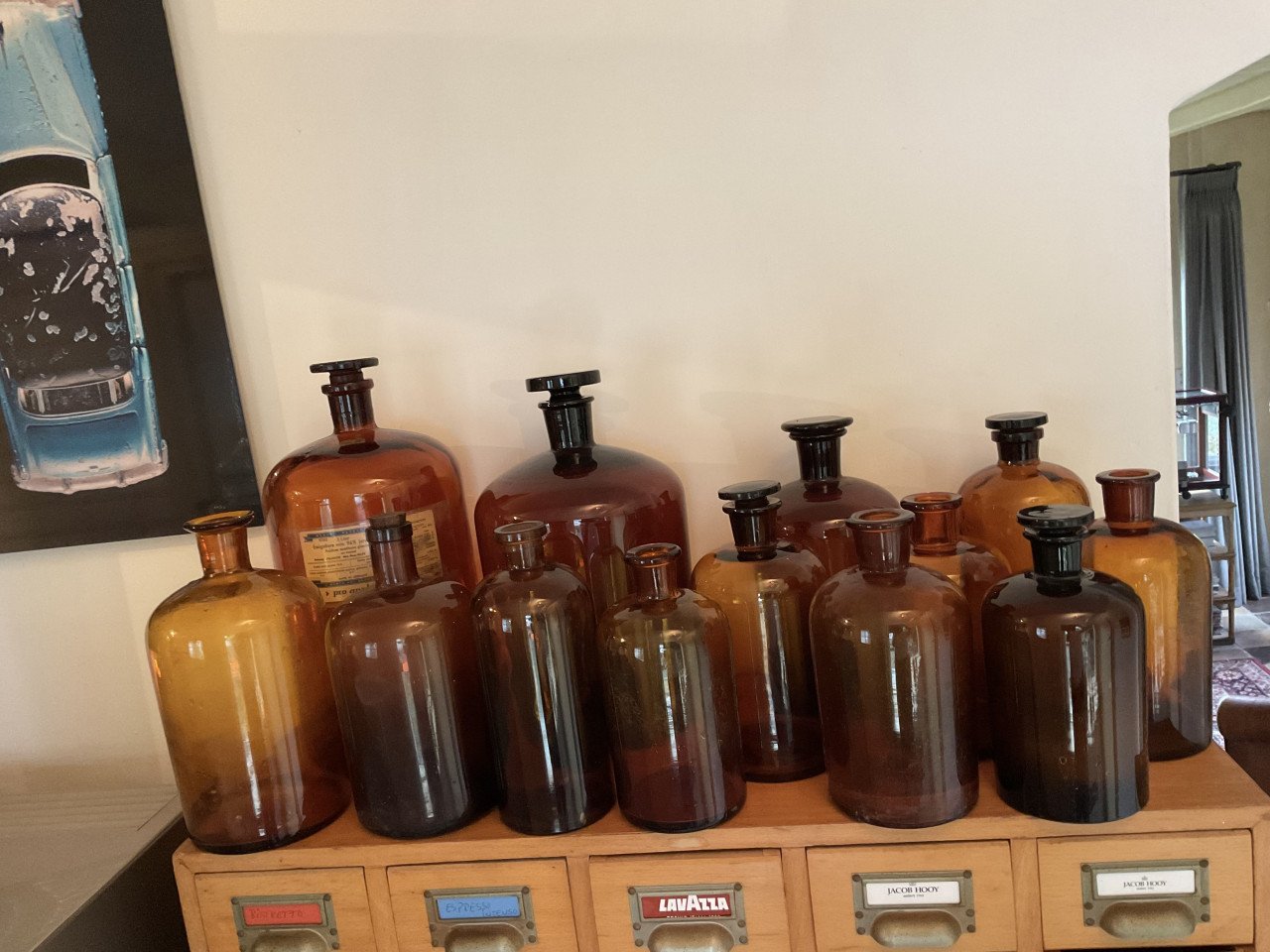 Partij oude apothekersflessen