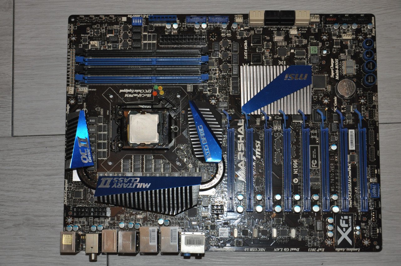 Computerkast coolermaster en 1200watt voeding