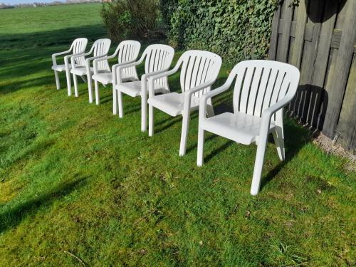 6 stevige Stapelstoelen ( in goede staat )