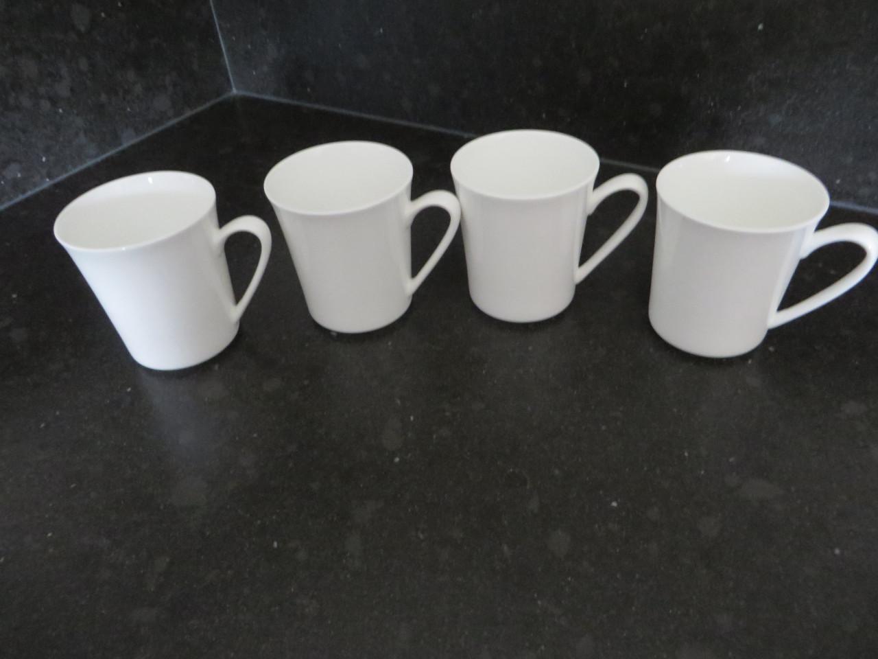 Borden  Glazen  Kop en schotel