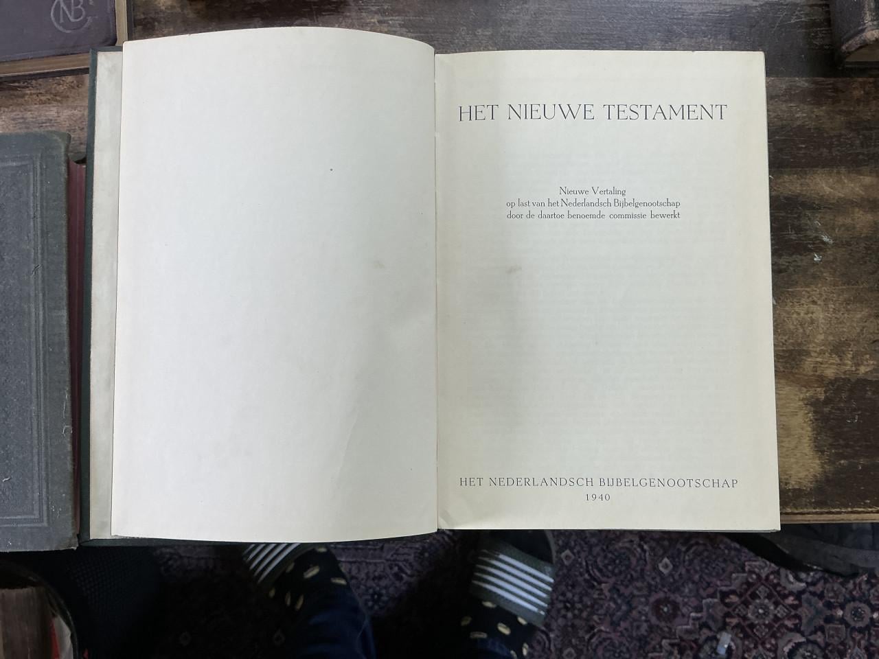 Diverse oude bijbels en psalmboeken