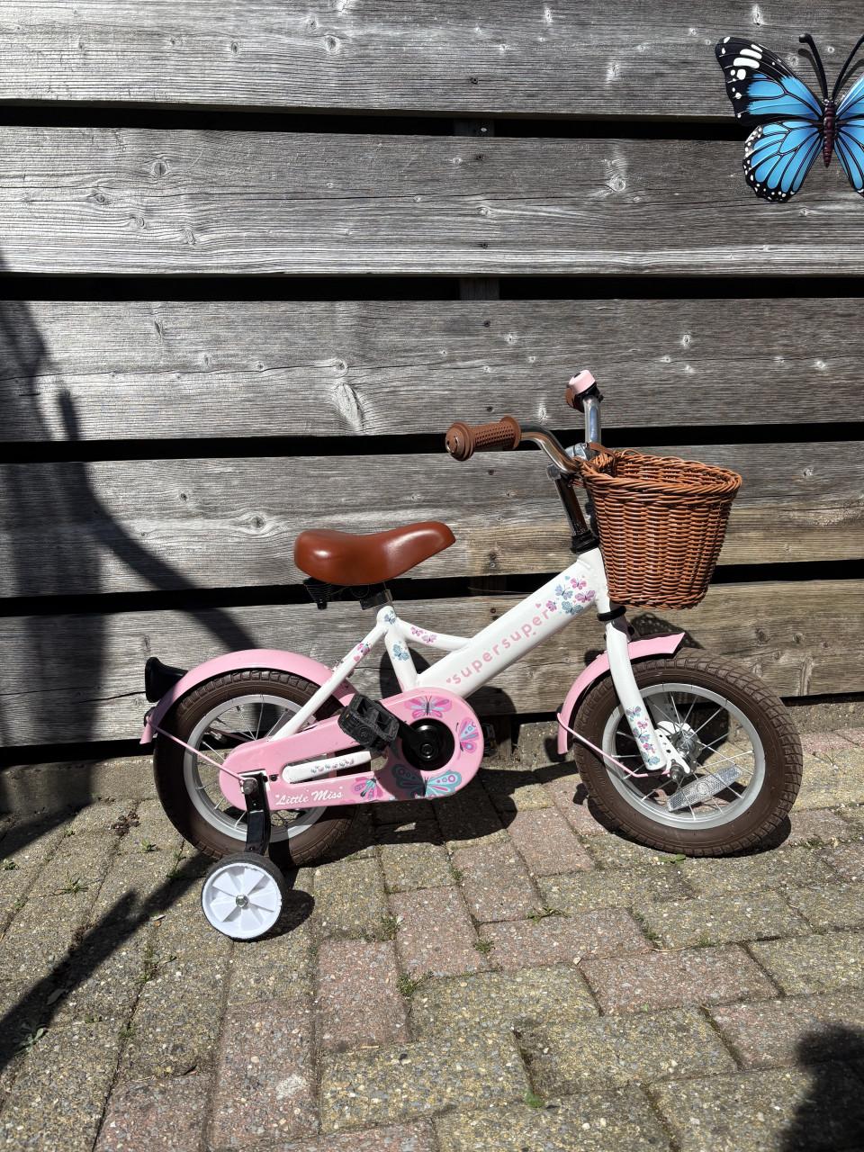 Leuke meisjes fiets