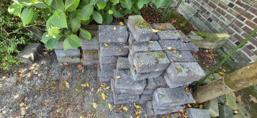 Gratis stenen (betonklinkers ?)