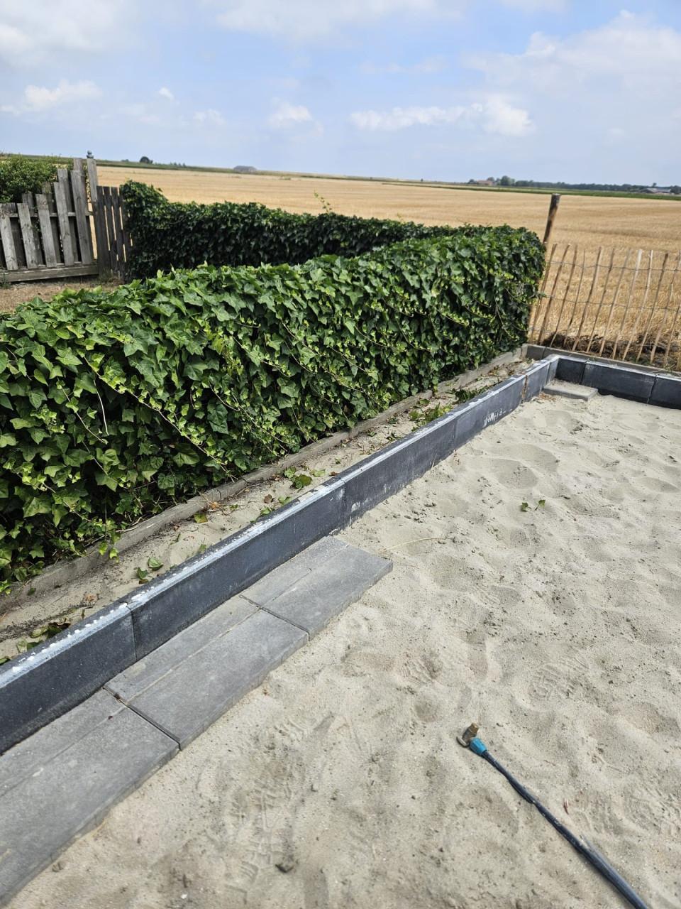 Gratis!!   Opsluitbanden donker grijs. 12 stuks