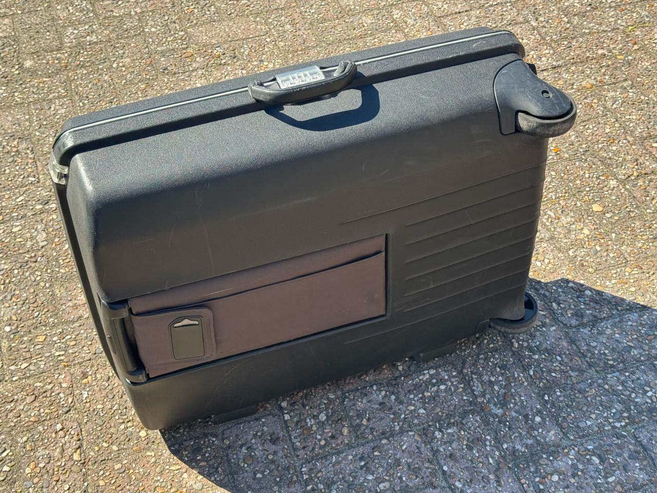 Zwarte Samsonite koffer met instelbaar codeslot