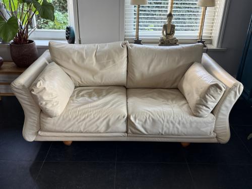 GRATIS ~ Gezellig leren tweezitsbankje ~