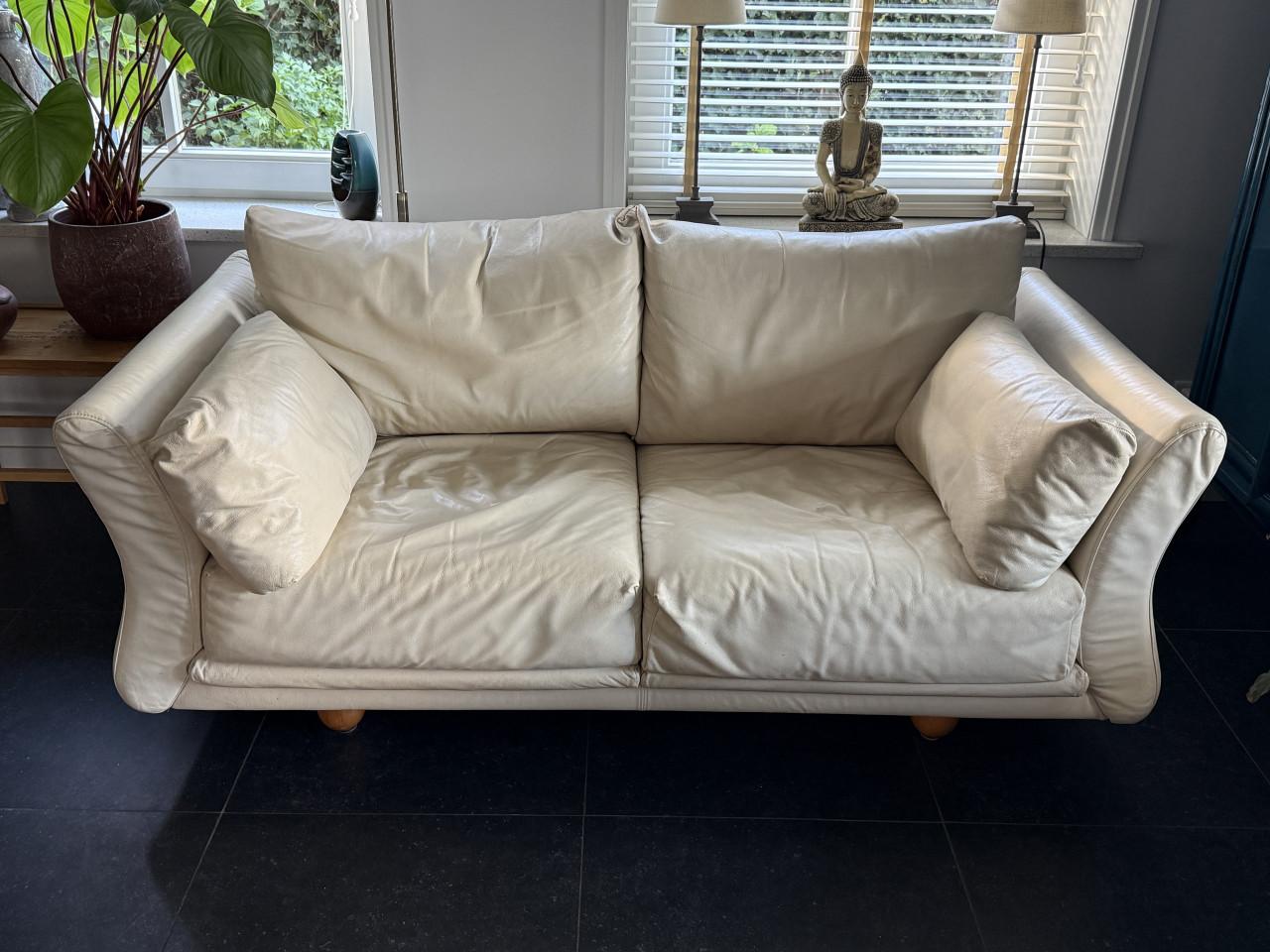 GRATIS ~ Gezellig leren tweezitsbankje ~