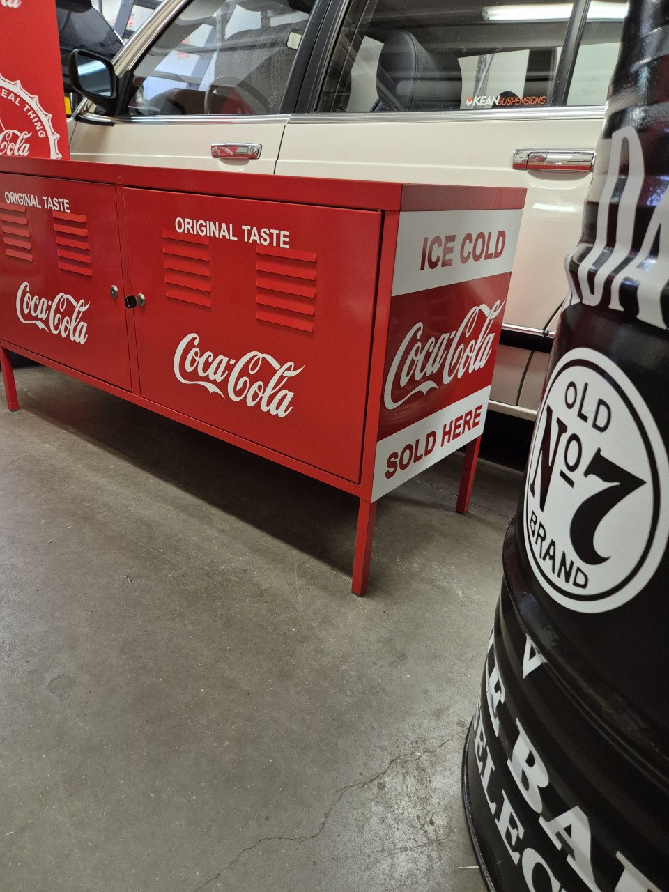 Mooie kasten gestyled in Coca Cola thema