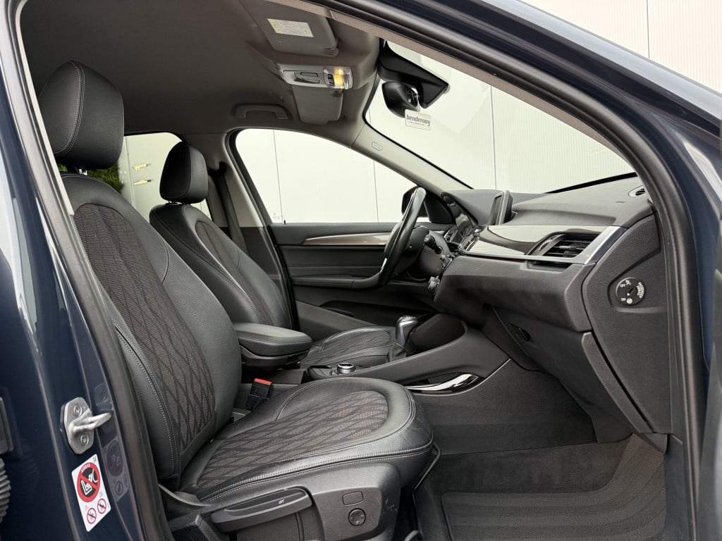 BMW X1 sdrive18i 136pk high executive automaat