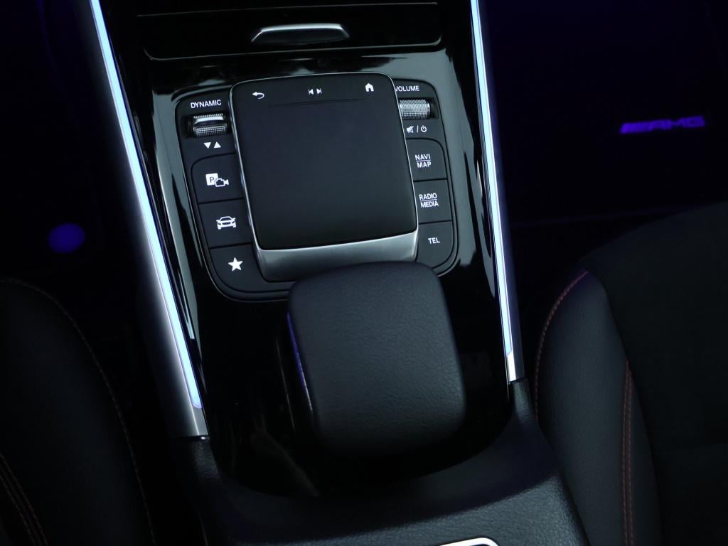 Mercedes-Benz Glb 200 amg line | panoramadak | trekhaak | cruise control | 