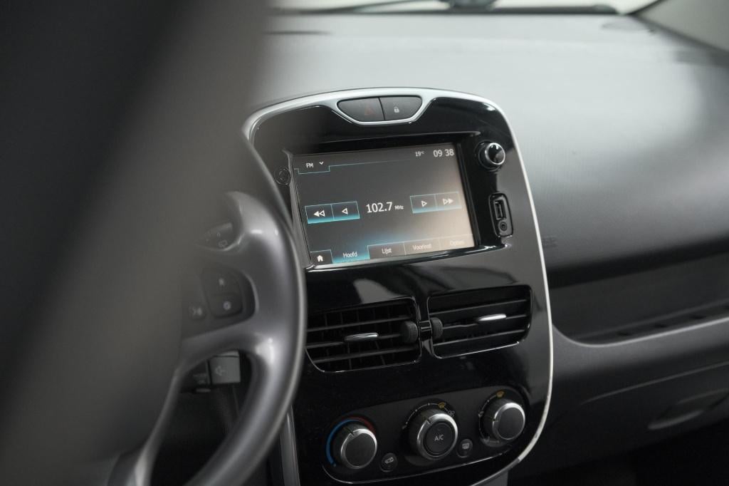 Renault Clio estate tce 90 limited | parkeersensoren | navigatie | airco