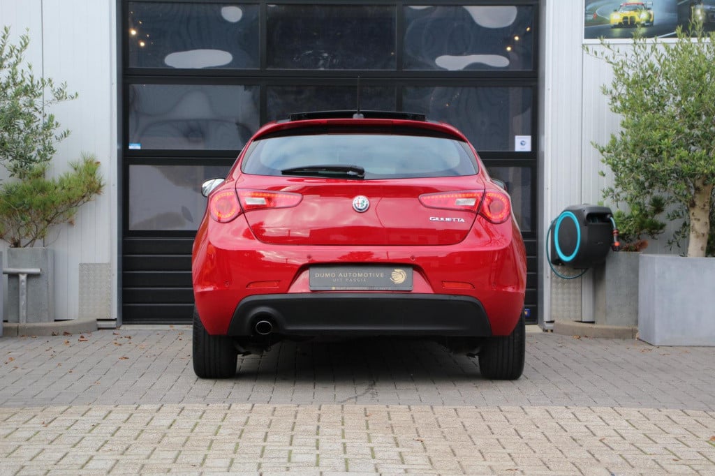 Alfa Romeo Giulietta 1.4 turbo multiair super - panorama dak - navi - stoel