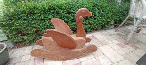 Hobbel zwaan  Hout