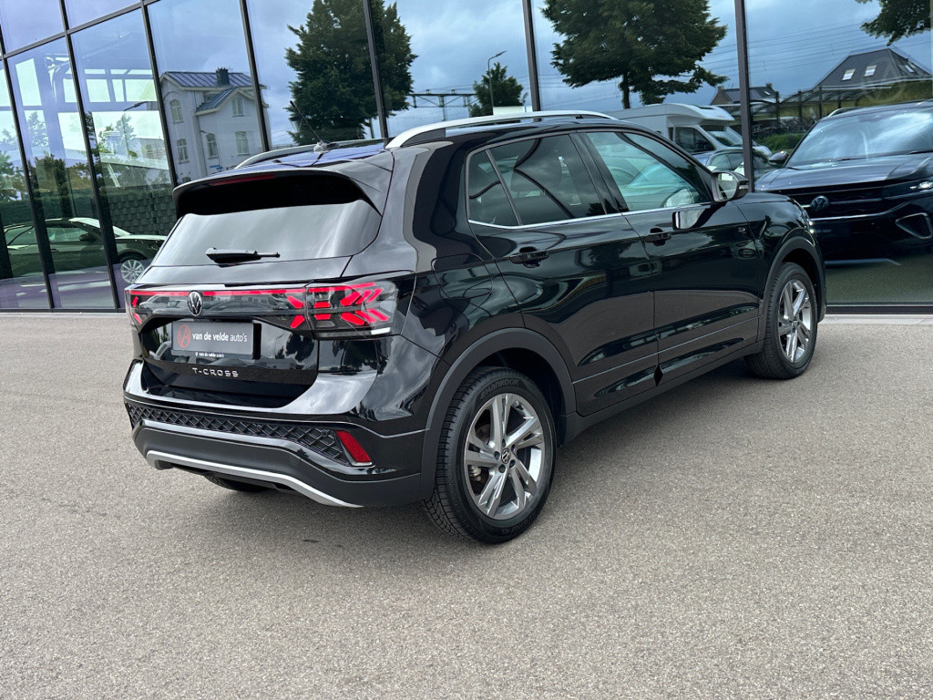 Volkswagen T-cross 1.5 tsi 150pk dsg r-line | camera | trekhaak | navi | iq