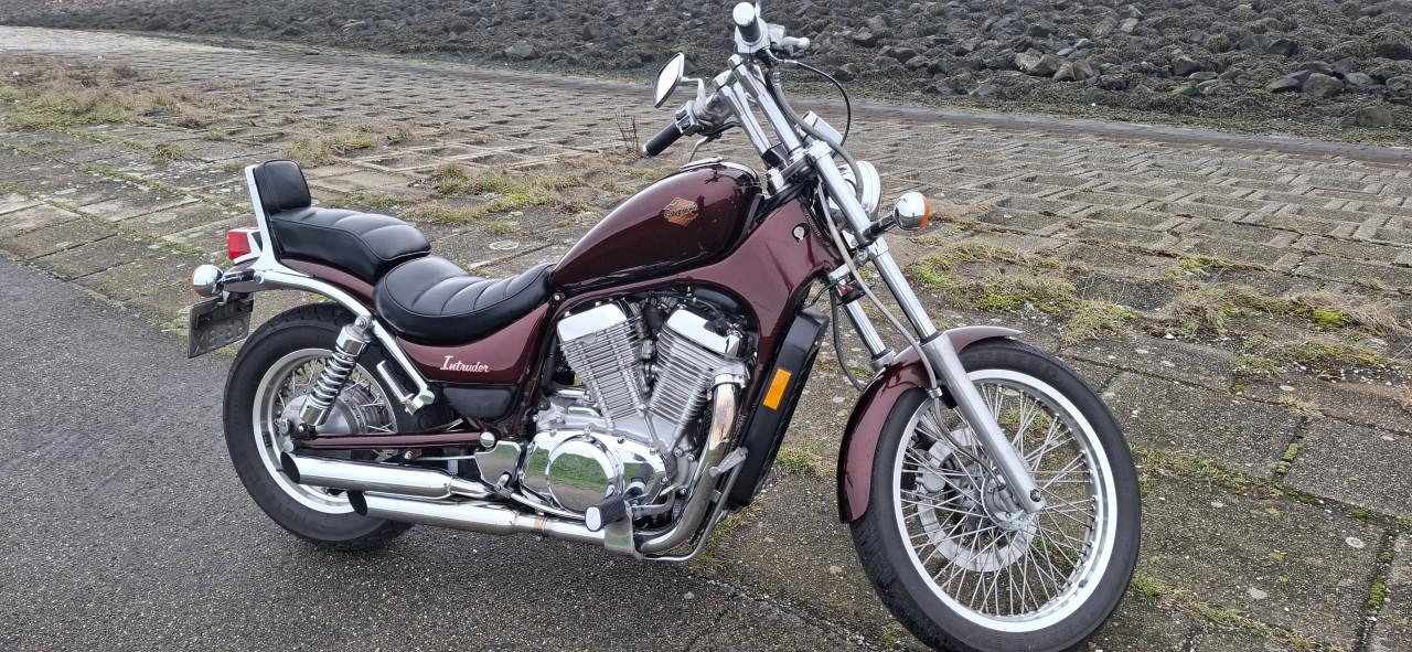 Suzuki intruder vs750