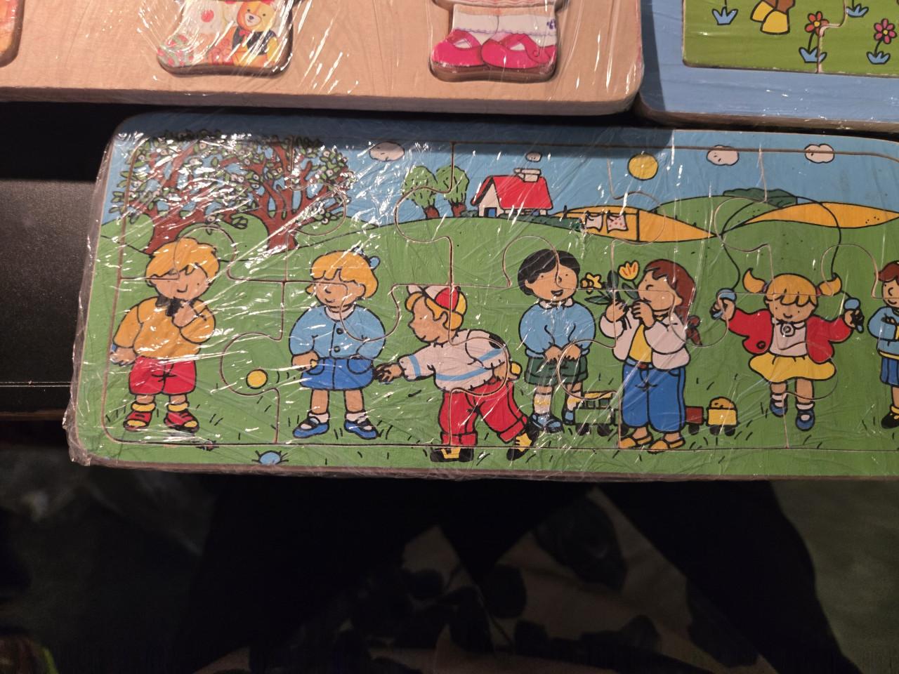 Setje met 3 houten puzzels Beertjes, paardjes, spelende kinderen