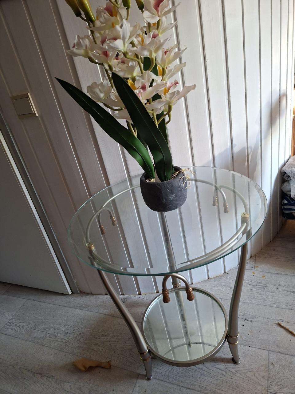 GROTE SALON TAFEL MET 4 LADEN PUNT GAAF