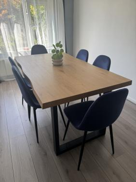 Eetkamertafel (1.60-0.90) met 6 blue velvet stoelen
