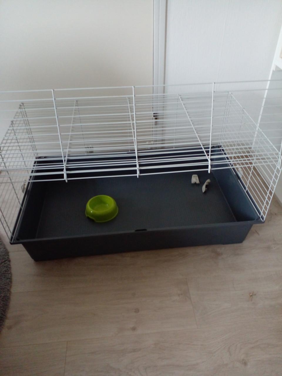 2 x Cavia/konijnenkooien: 1 x 100 x 60cm / 1 x 80 x 50cm