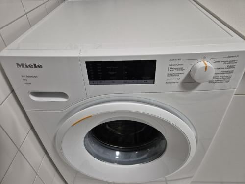 Miele wasmachine: praktisch nieuw met 2 jaar fabrieksgarantie