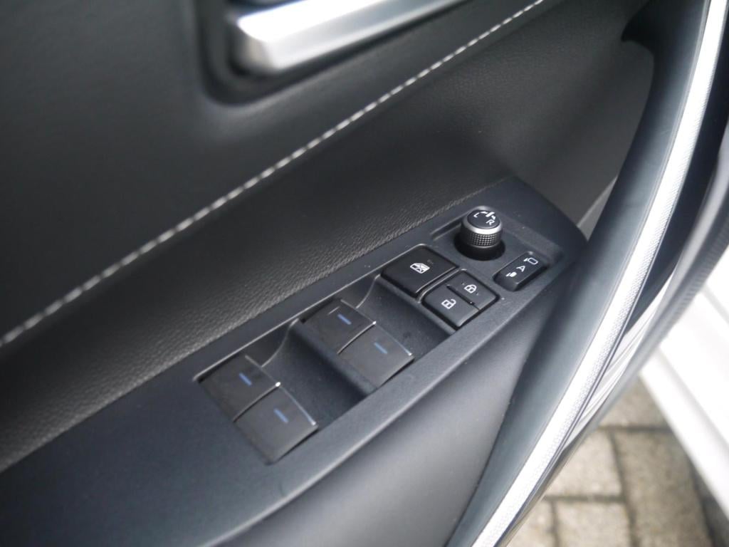 Toyota Corolla 1.8 hybrid dynamic|rijklaar