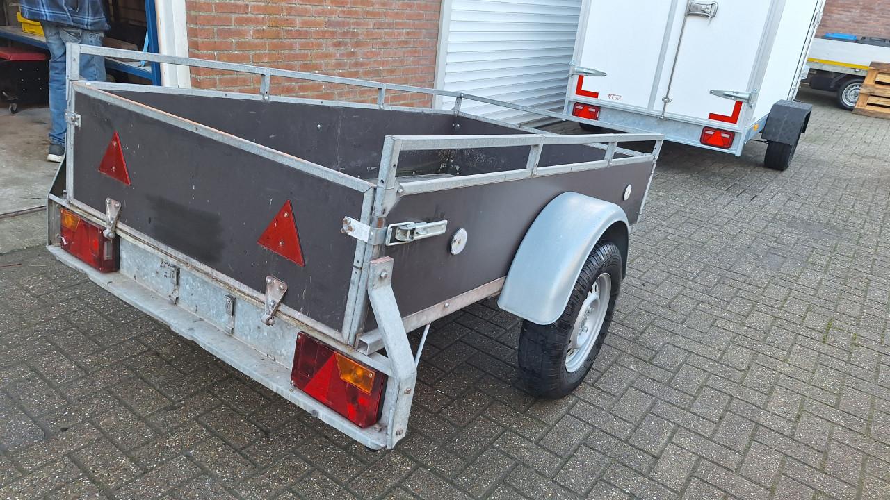Verschillende 2e hands bakwagen.